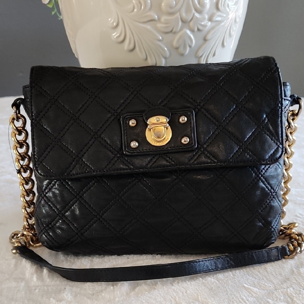 🌟CLEARANCE🌟Black Quilted Leather Bag with Gold Chain